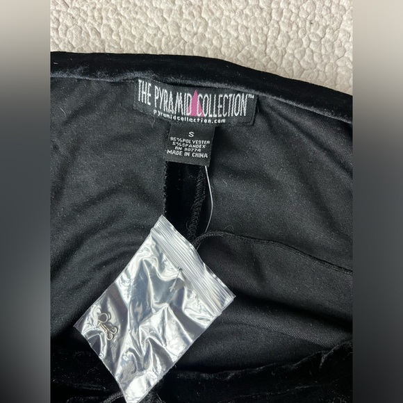 VINTAGE NWOT THE PYRAMID COLLECTION VELVET WITCHY GOTH DRESS - Picture 5 of 5